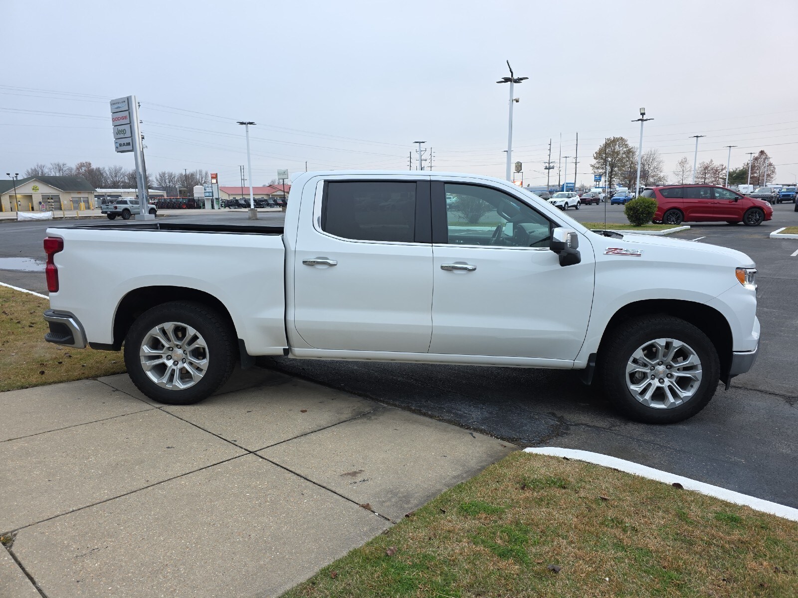 2023 Chevrolet Silverado 1500 LTZ photo 2