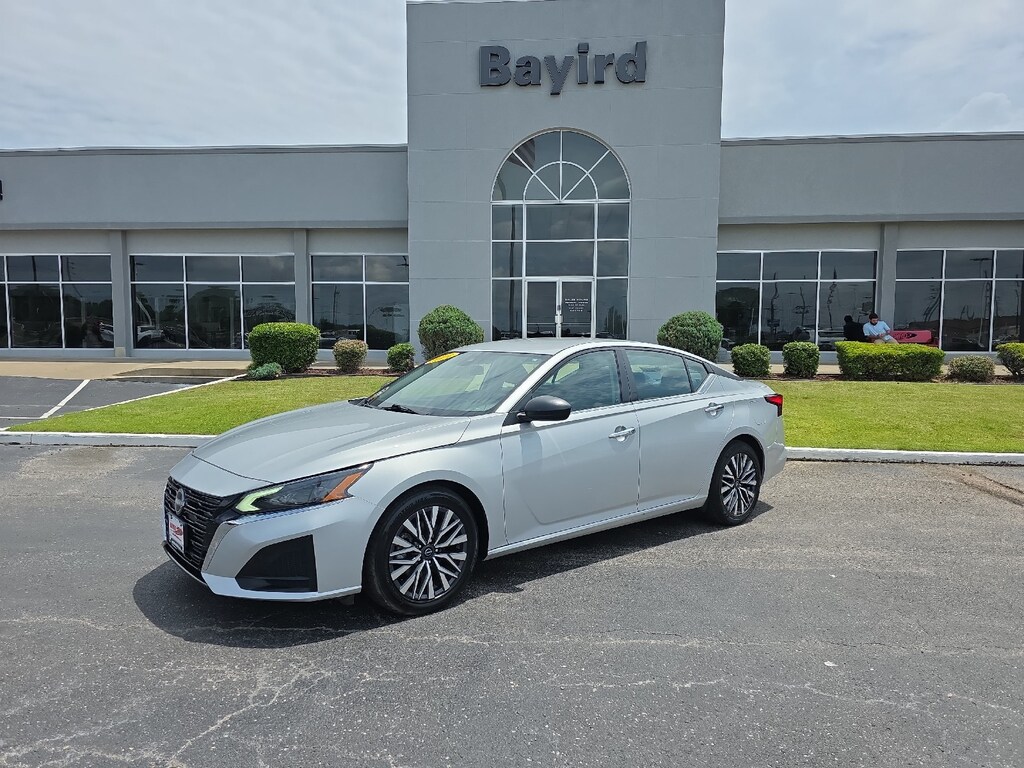 Used 2024 Nissan Altima 2.5 SV Sedan