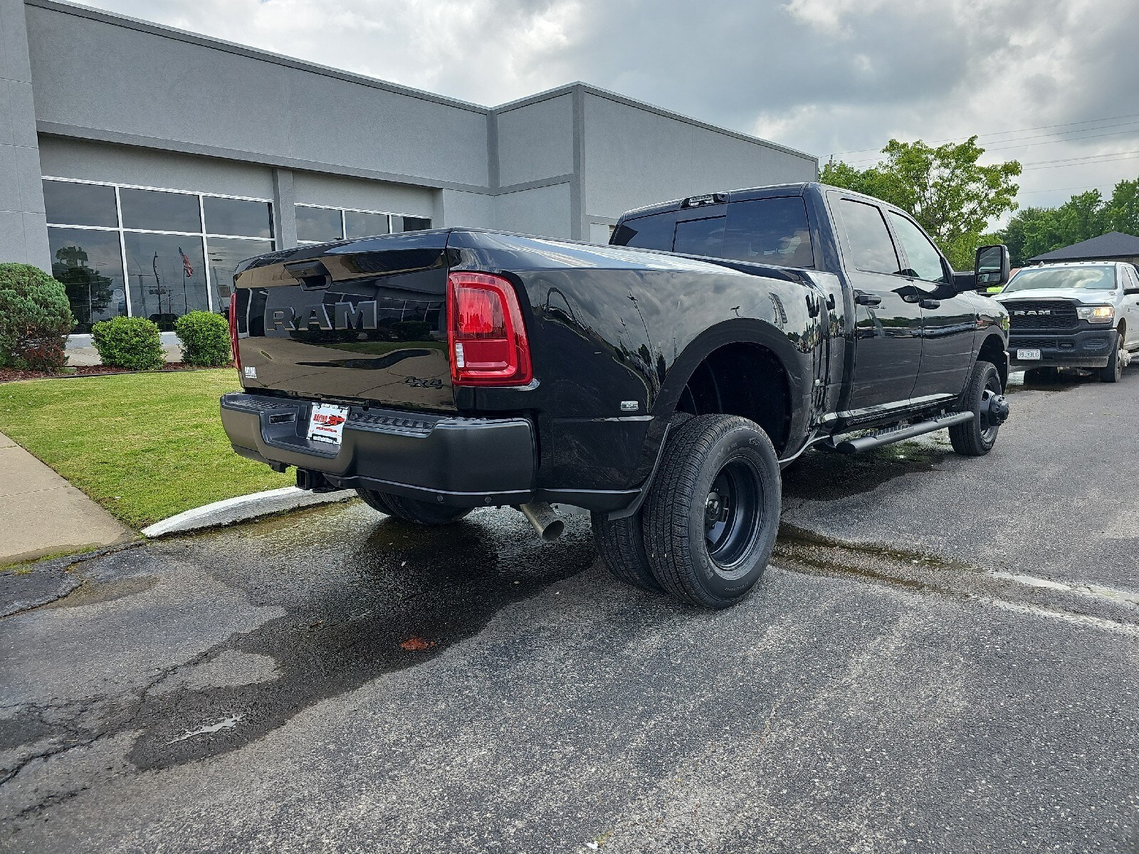 2025 Ram 3500 Tradesman photo 3