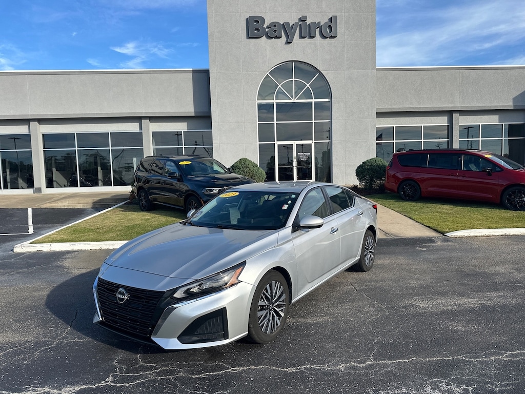 Used 2023 Nissan Altima 2.5 SV Sedan