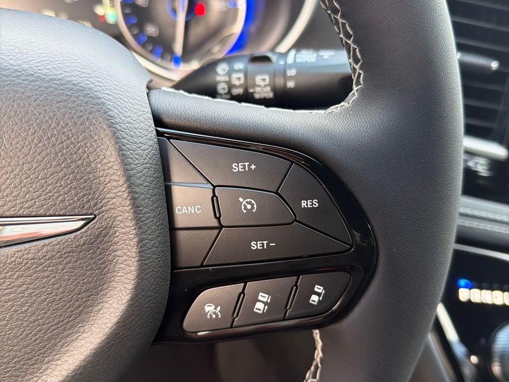 2026 Chrysler Pacifica Select - Photo 17