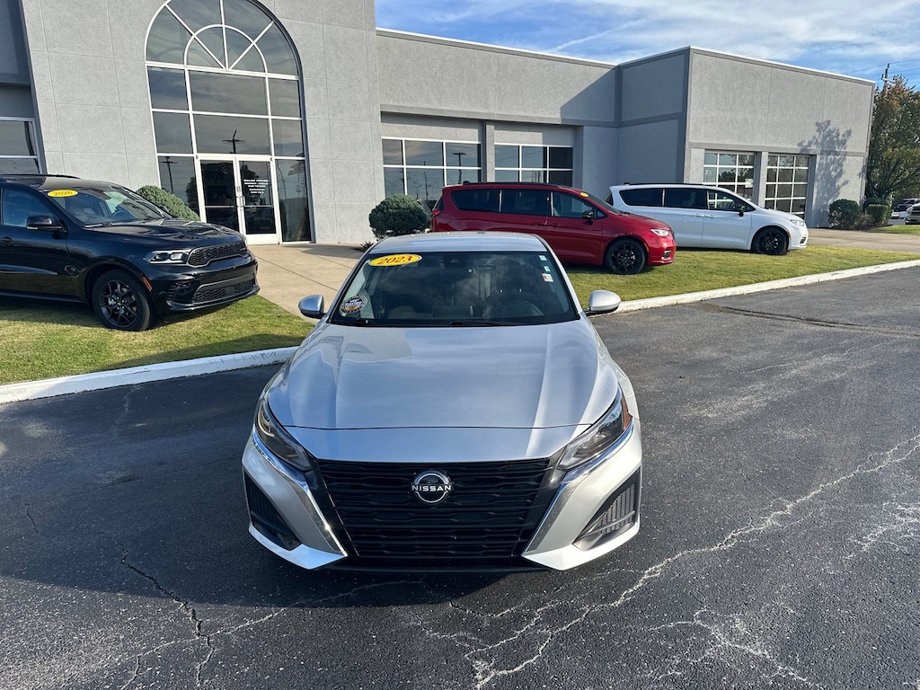 Used 2023 Nissan Altima 2.5 SV Sedan
