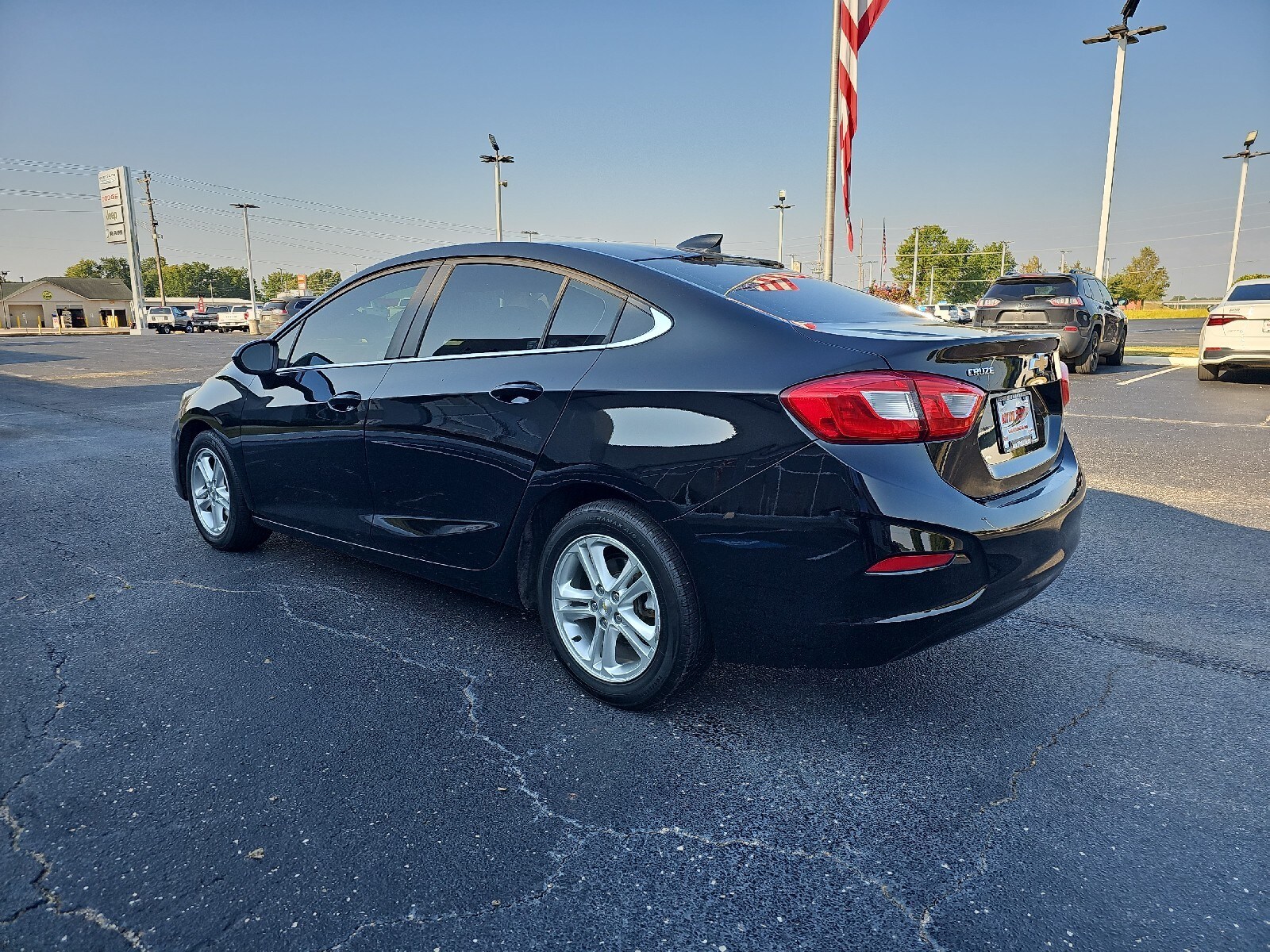 2018 Chevrolet Cruze LT photo 2
