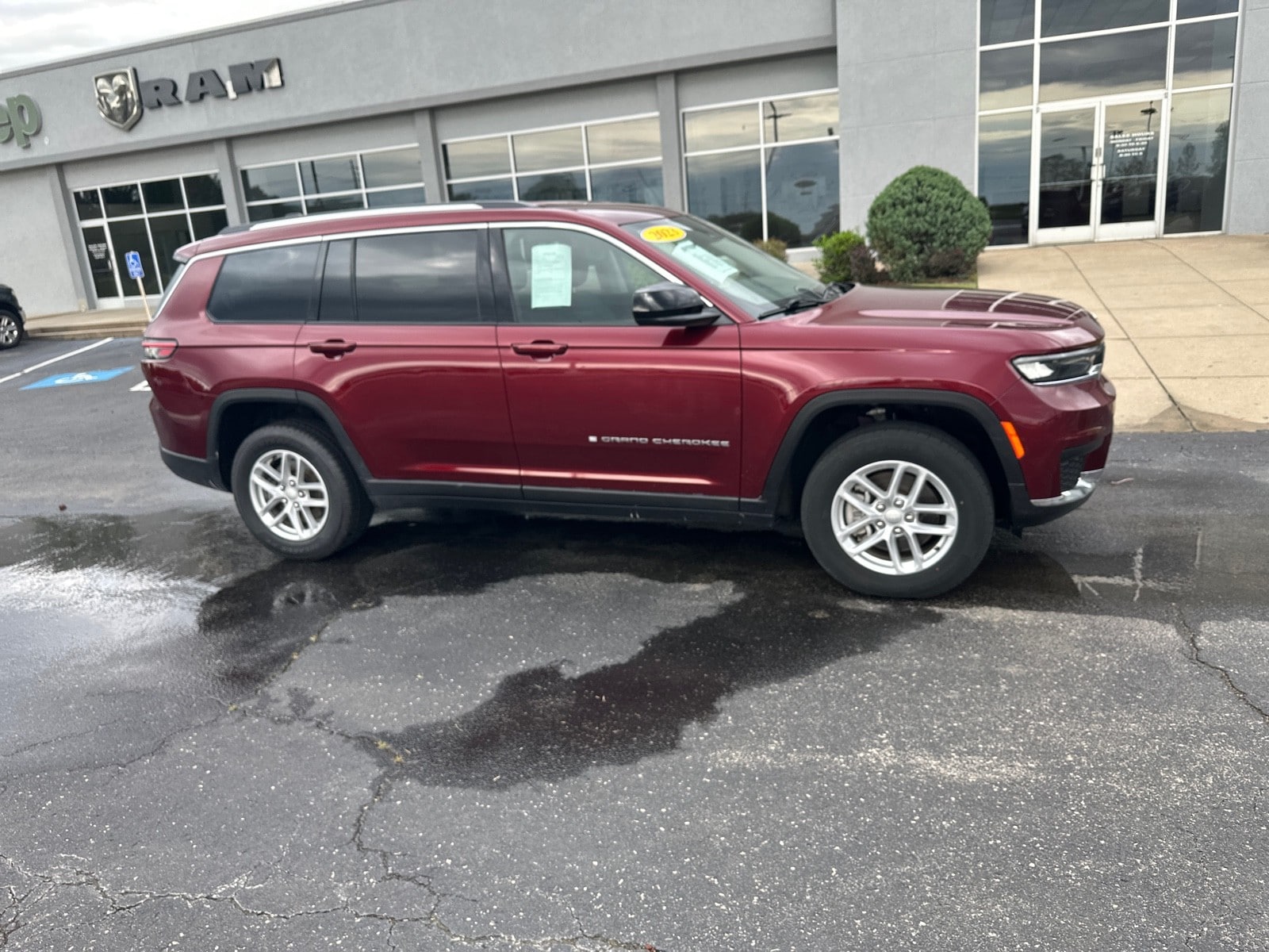 Used 2023 Jeep Grand Cherokee L Laredo with VIN 1C4RJJAGXP8867102 for sale in Dexter, MO