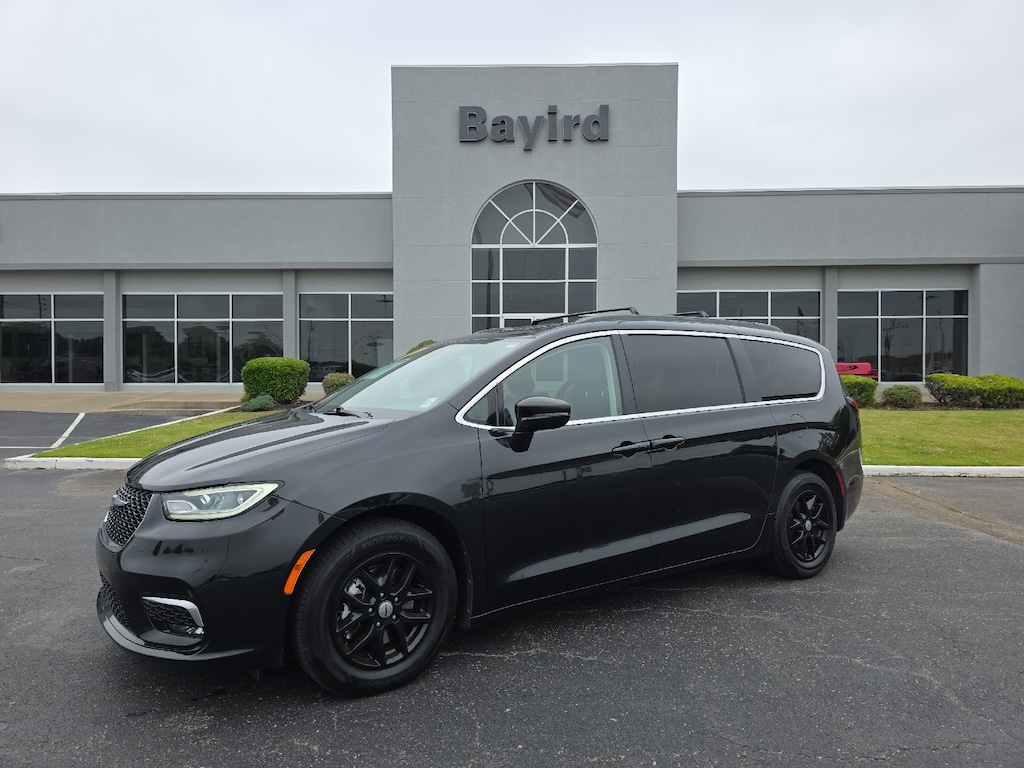 Used 2022 Chrysler Pacifica Touring L Van Passenger Van