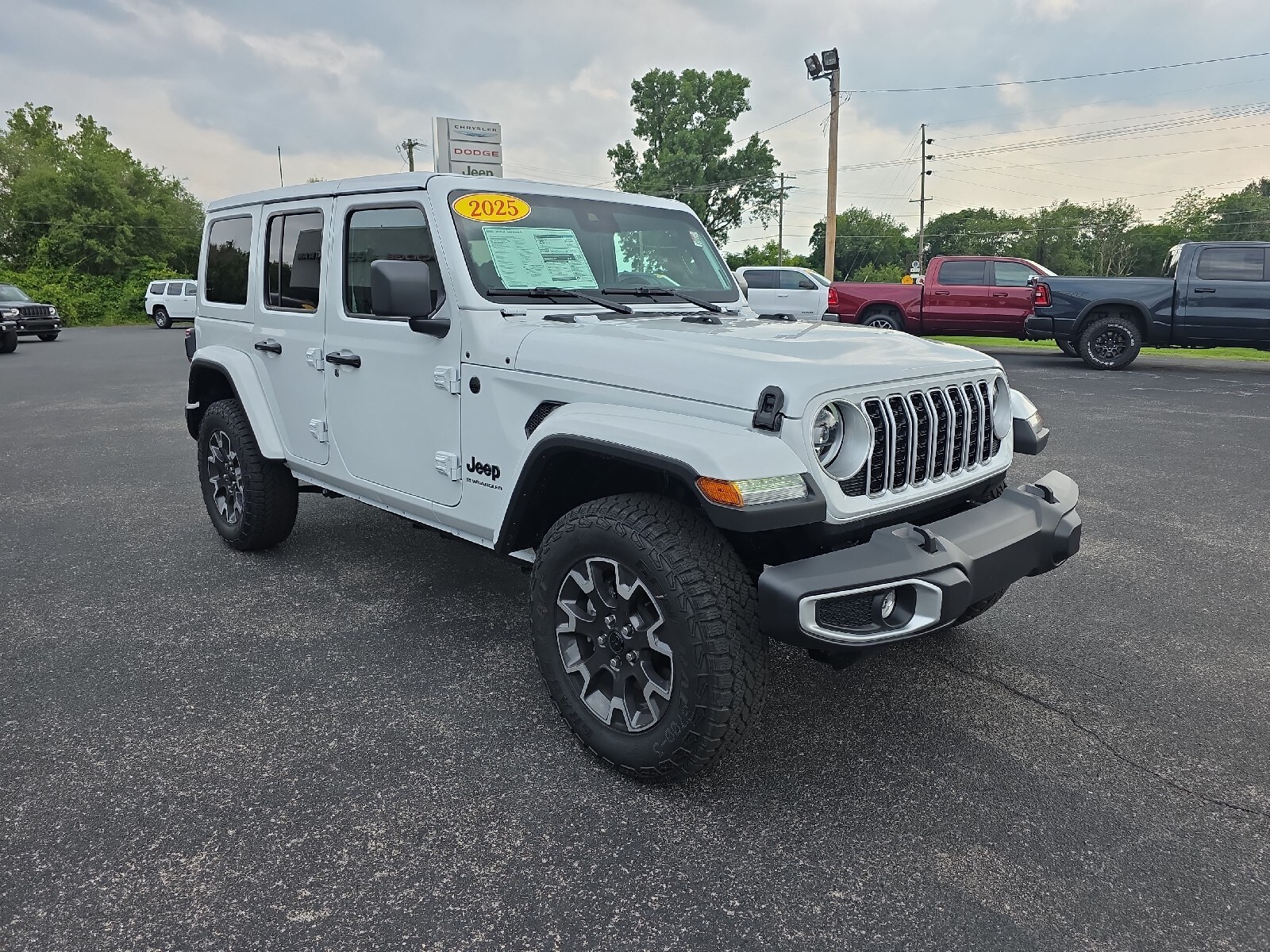2025 Jeep Wrangler Sahara photo 4