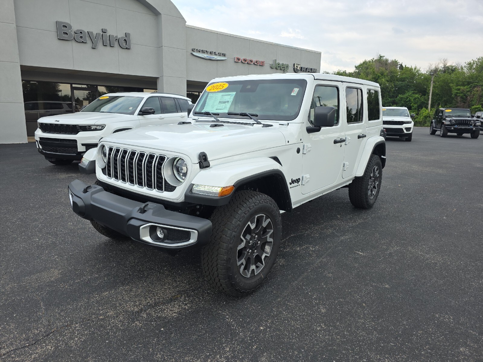 2025 Jeep Wrangler Sahara photo 2
