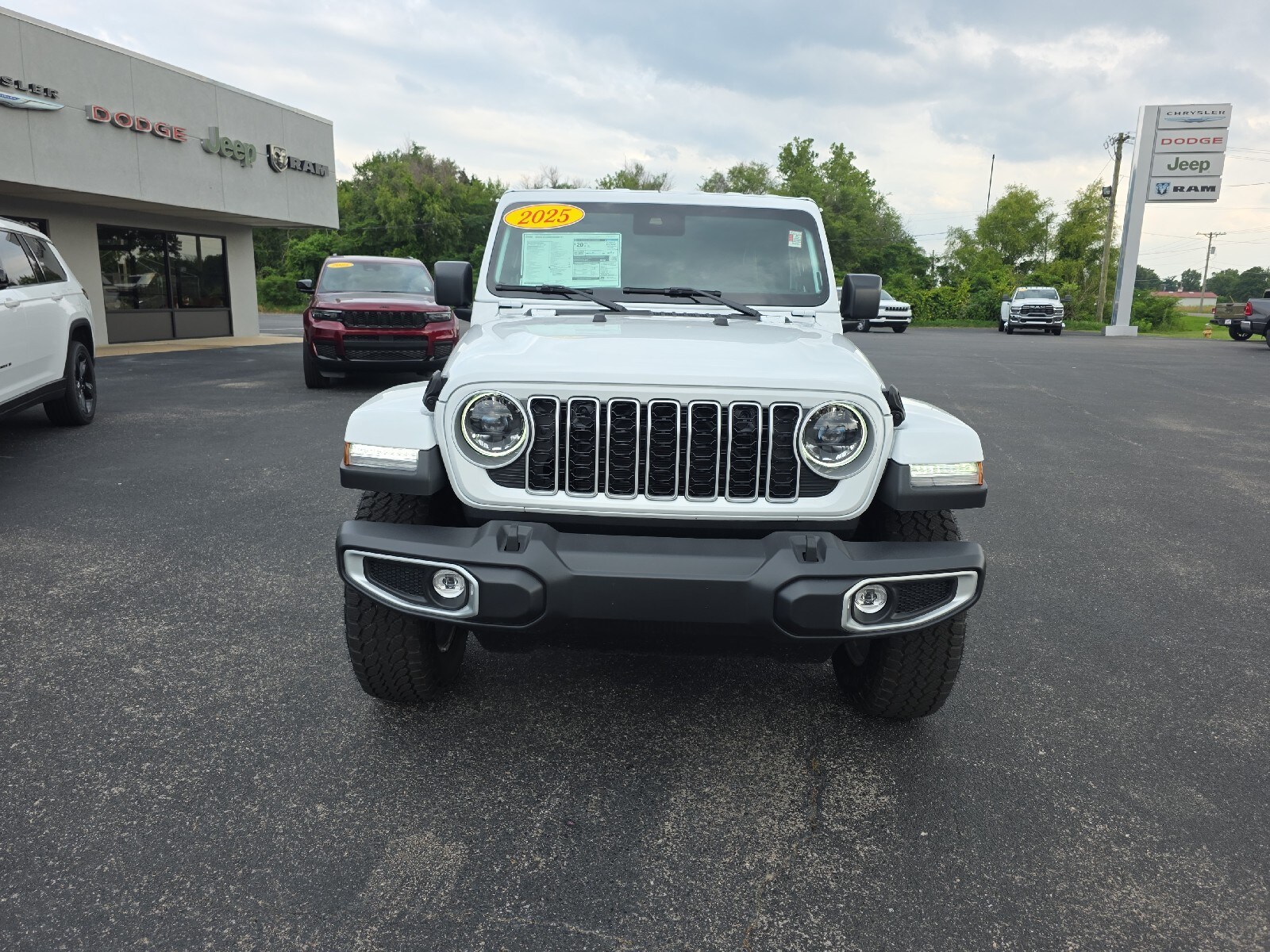 2025 Jeep Wrangler Sahara photo 3