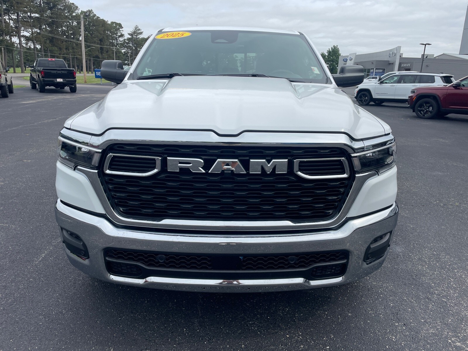 2025 Ram 1500 Tradesman photo 3