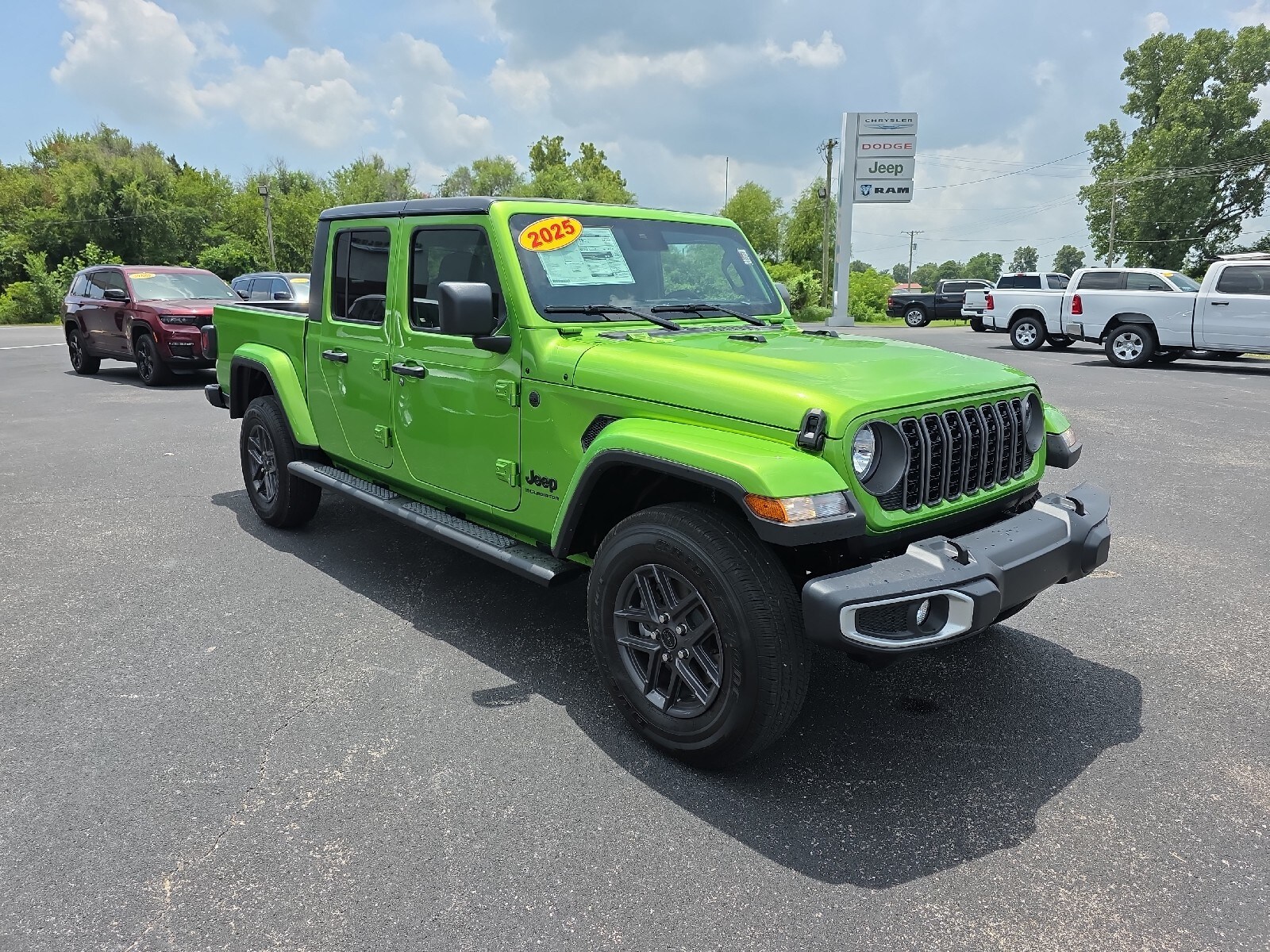 2025 Jeep Gladiator Sport S photo 2