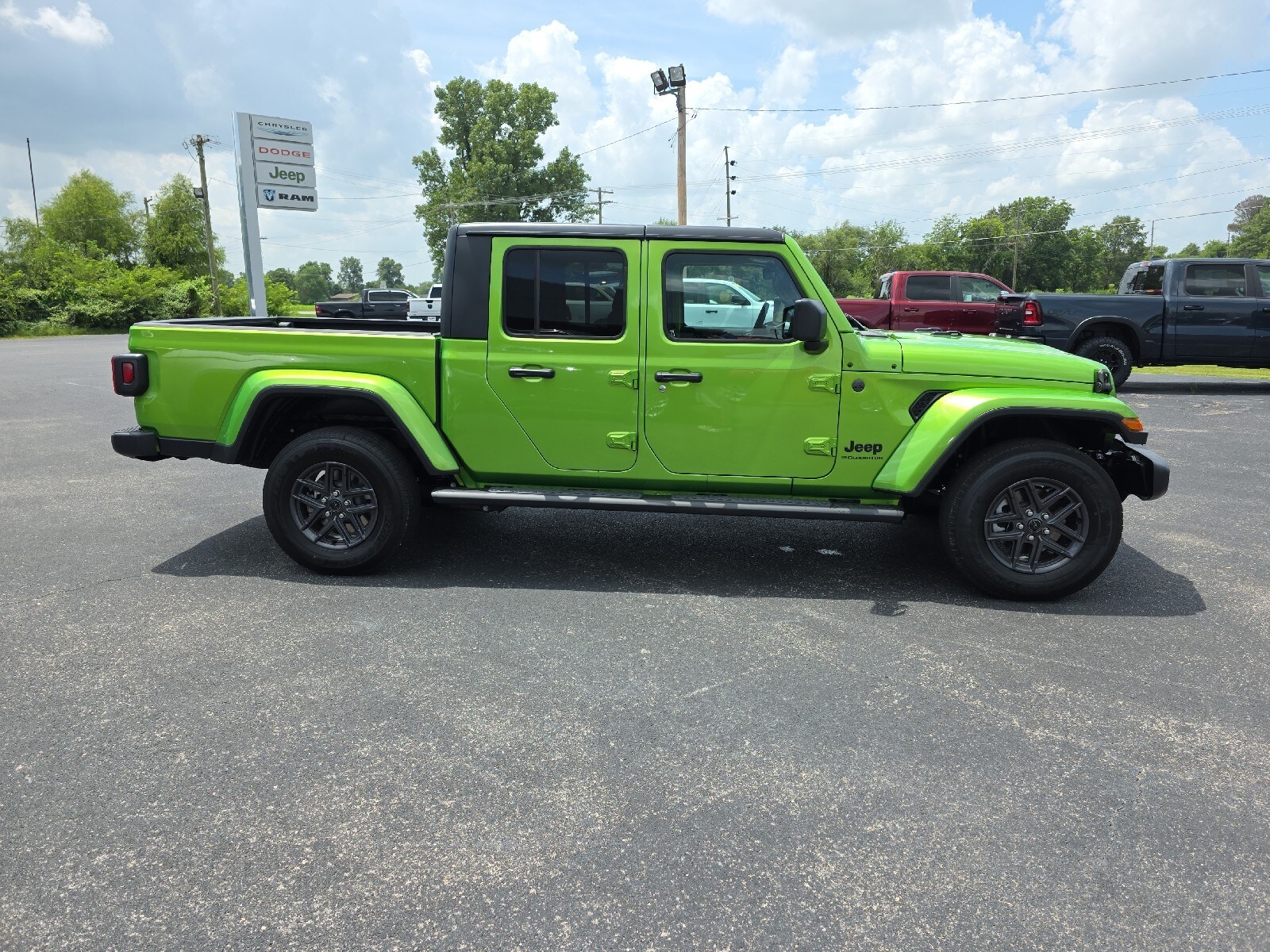 2025 Jeep Gladiator Sport S photo 3
