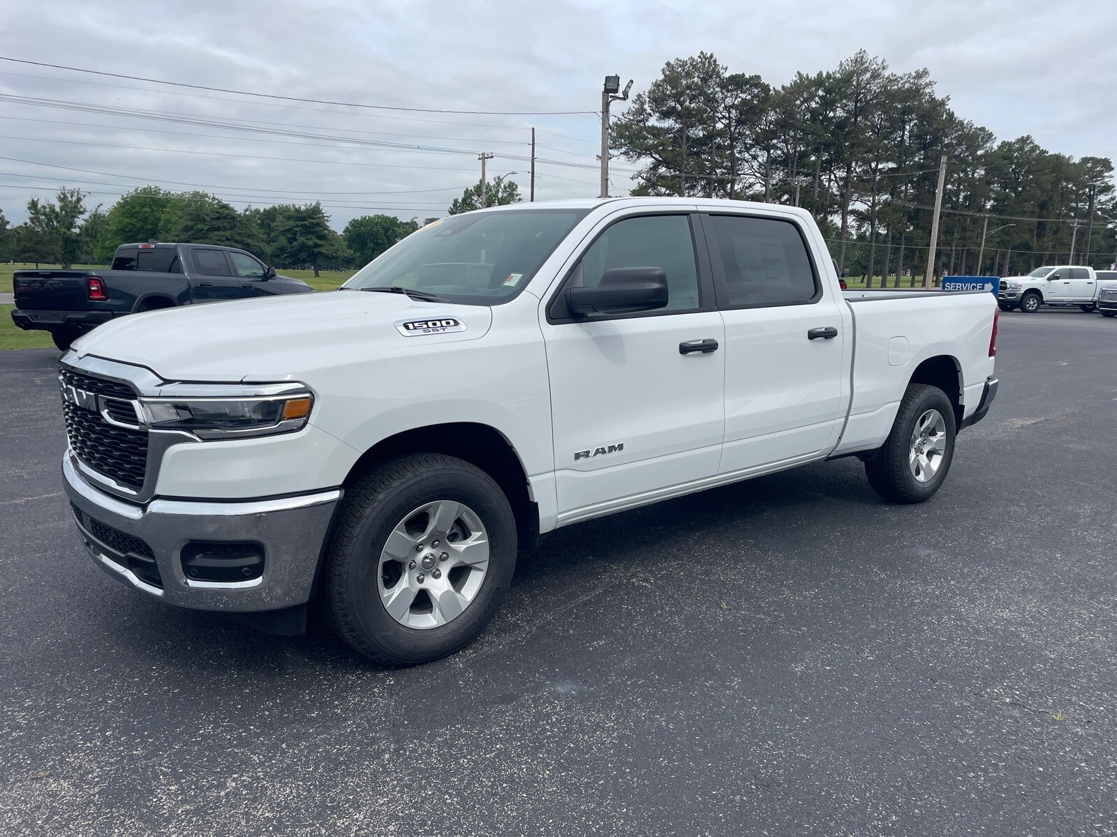 2025 Ram 1500 Tradesman photo 4