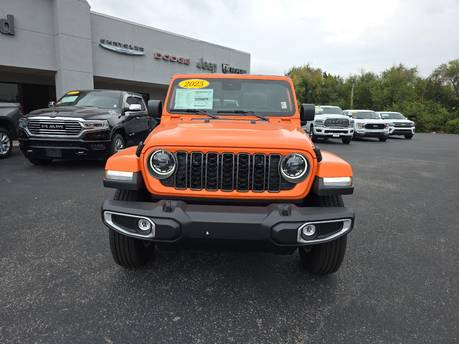 2025 Jeep Gladiator Sport S photo 2