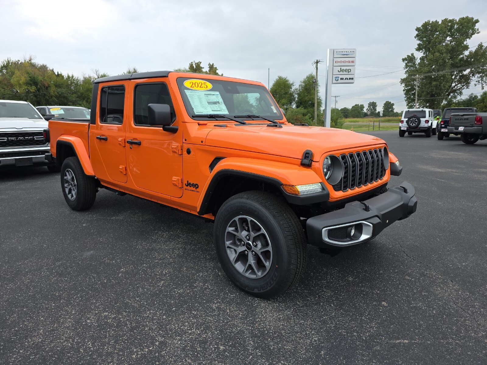 2025 Jeep Gladiator Sport S photo 2