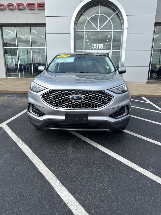 2024 Ford Edge SEL photo 2