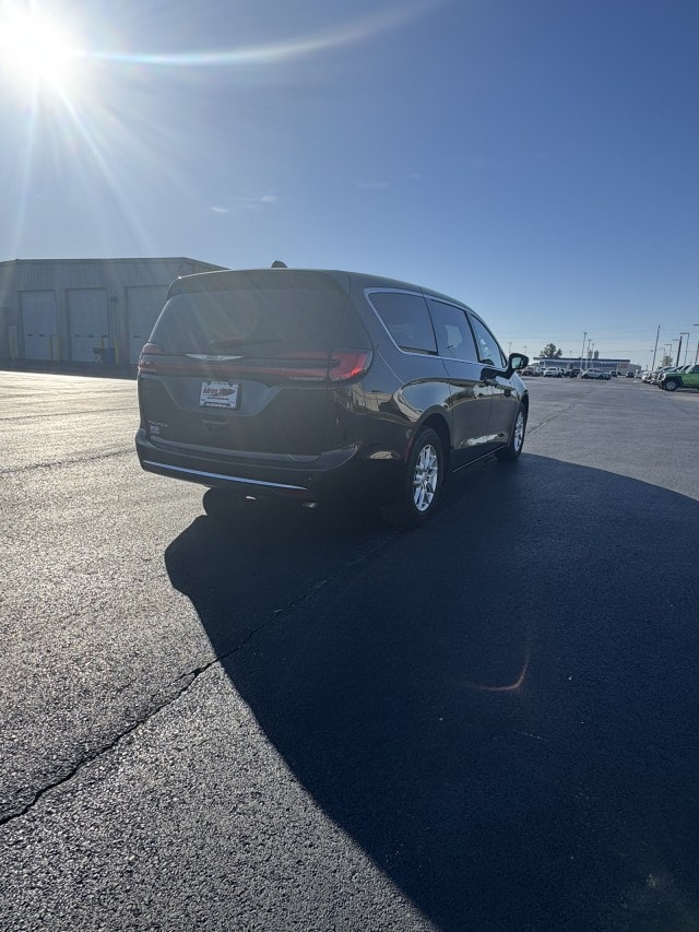 2026 Chrysler Pacifica Select - Photo 6