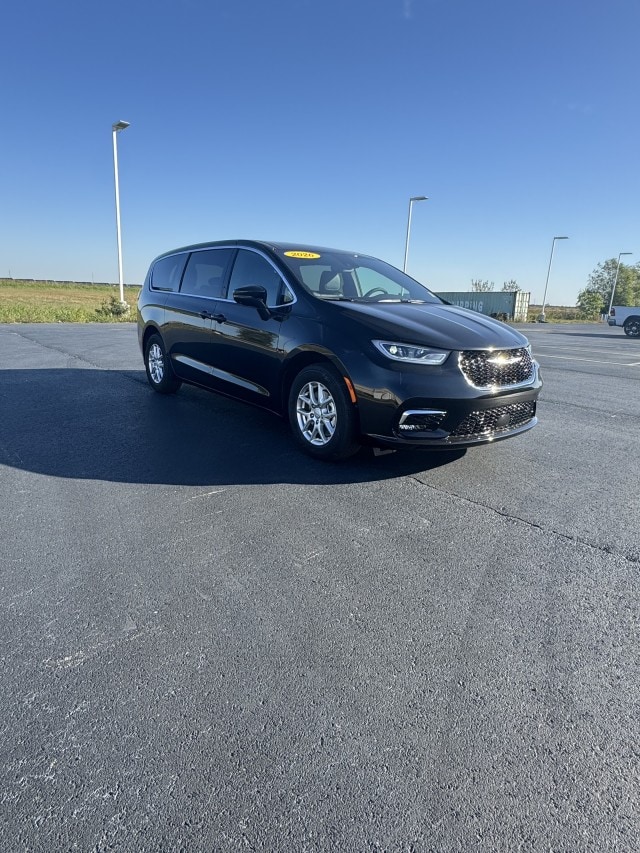 2026 Chrysler Pacifica Select - Photo 8