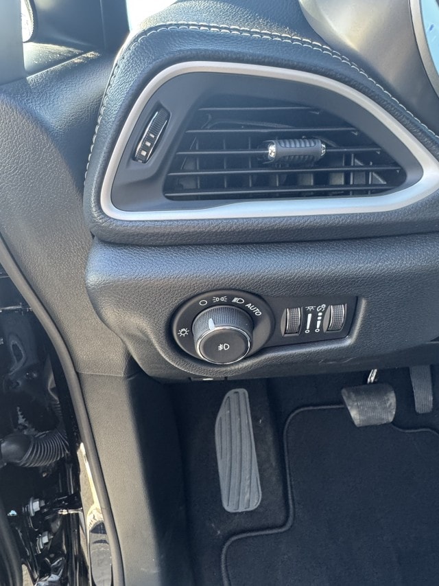 2026 Chrysler Pacifica Select - Photo 11