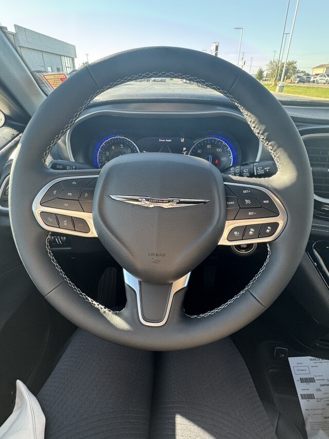 2026 Chrysler Pacifica Select - Photo 13