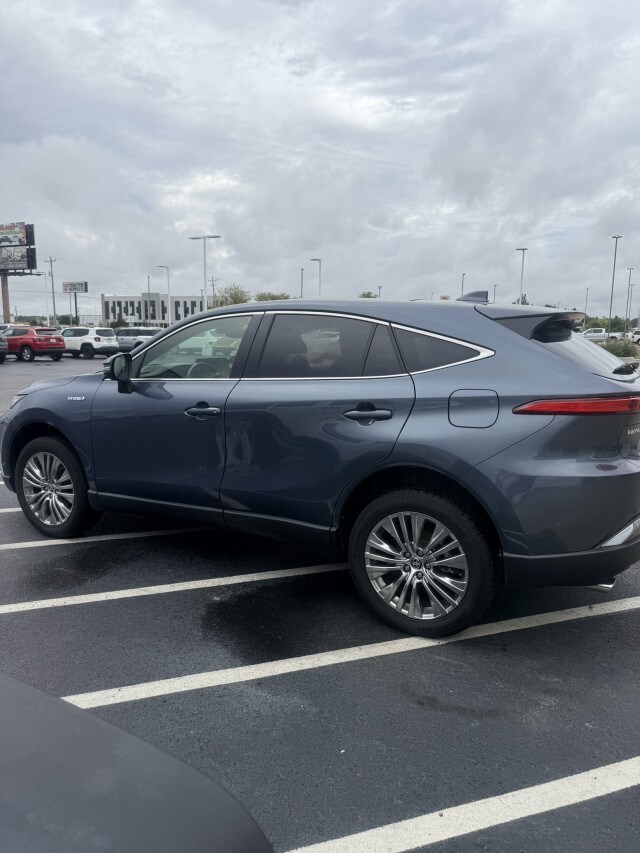 2021 Toyota Venza Limited photo 2