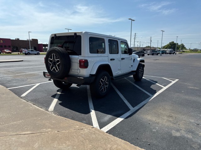 2025 Jeep Wrangler Sahara photo 2