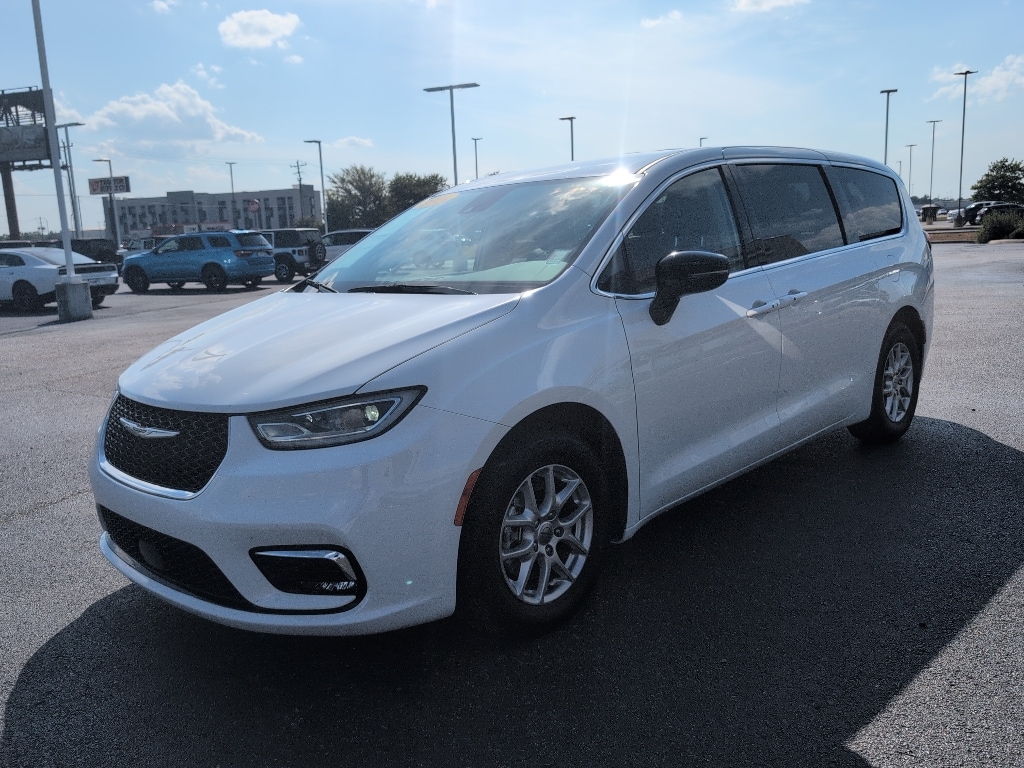 Used 2024 Chrysler Pacifica Touring L Passenger Van