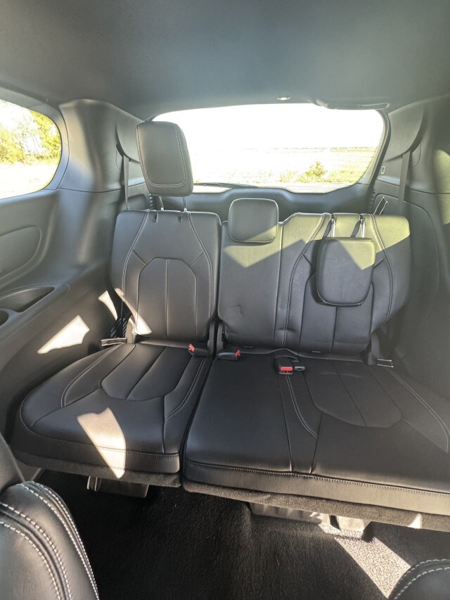 2026 Chrysler Pacifica Select - Photo 19