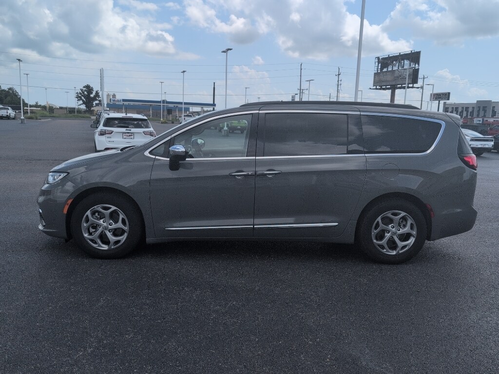 Used 2023 Chrysler Pacifica Limited Passenger Van