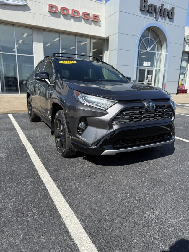 2019 Toyota RAV4 Hybrid XSE photo 2