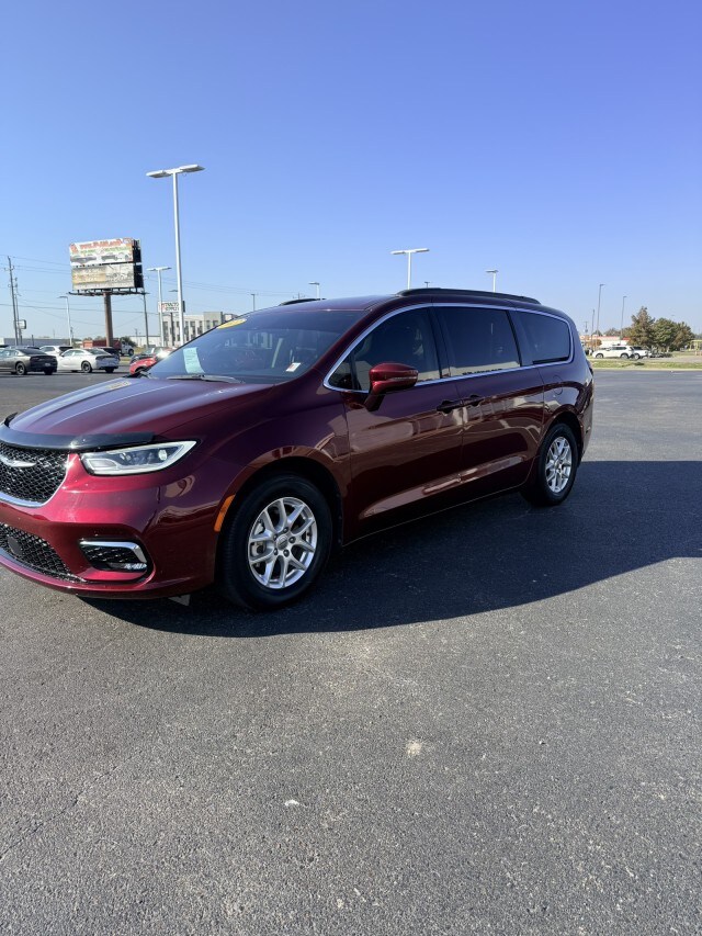 2022 Chrysler Pacifica Touring L photo 2
