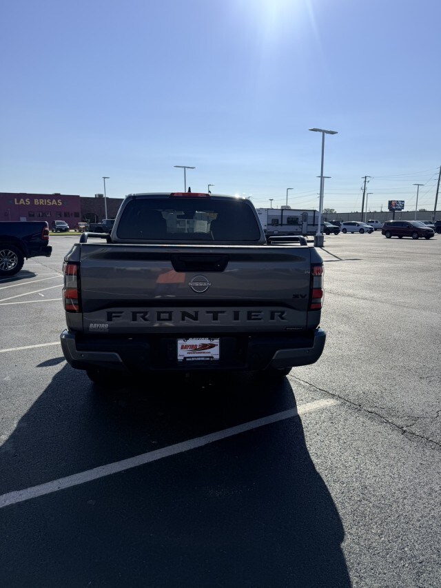 2023 Nissan Frontier SV photo 3