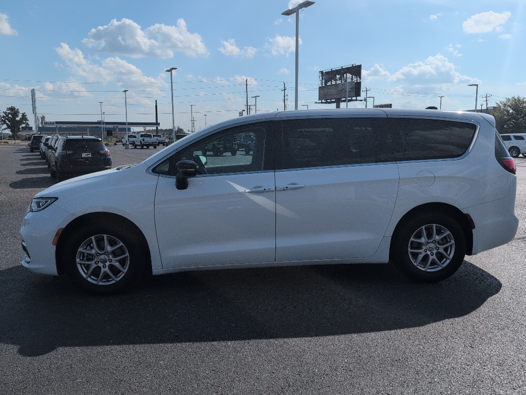 Used 2024 Chrysler Pacifica Touring L Passenger Van