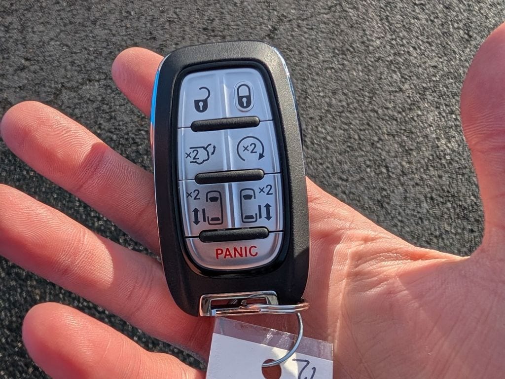 New 2026 Chrysler Pacifica SELECT Passenger Van