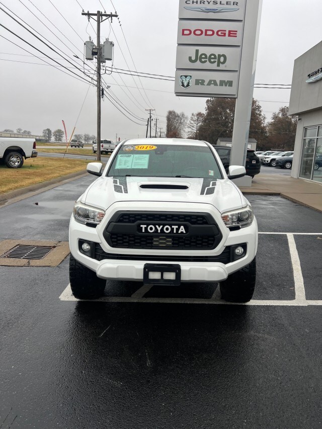 2019 Toyota Tacoma TRD Sport V6 photo 2