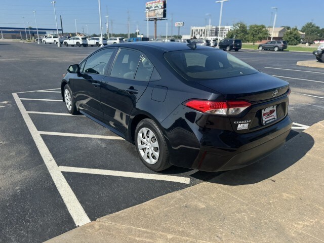 2023 Toyota Corolla LE photo 3