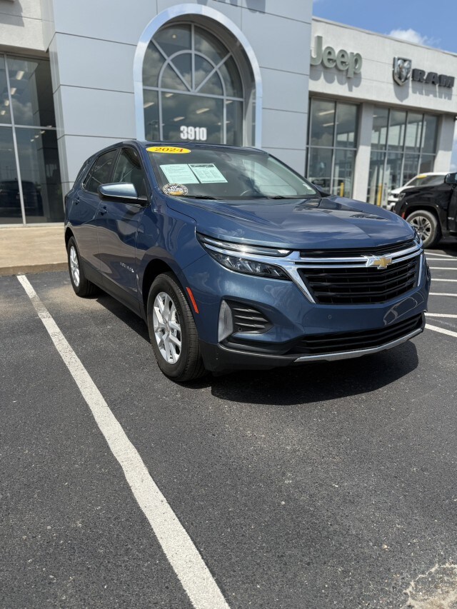 2024 Chevrolet Equinox LT photo 2