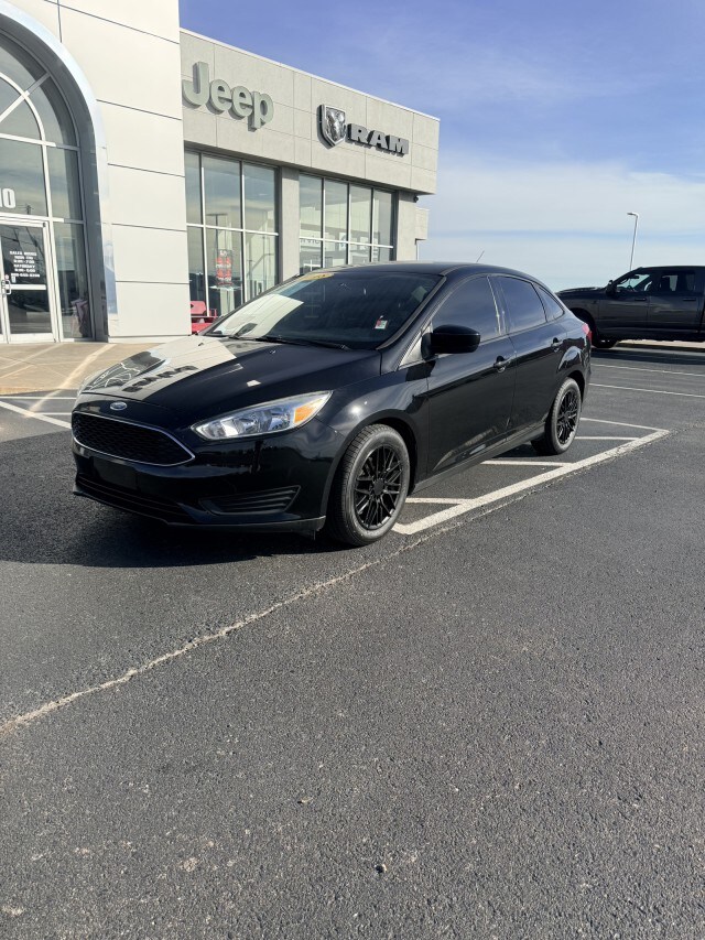 2018 Ford Focus SE photo 2