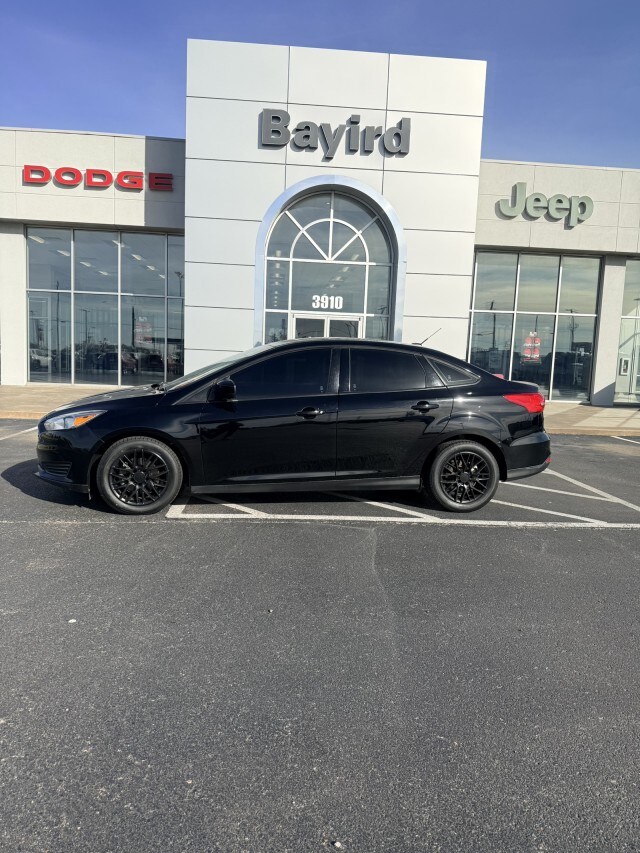 2018 Ford Focus SE photo 3