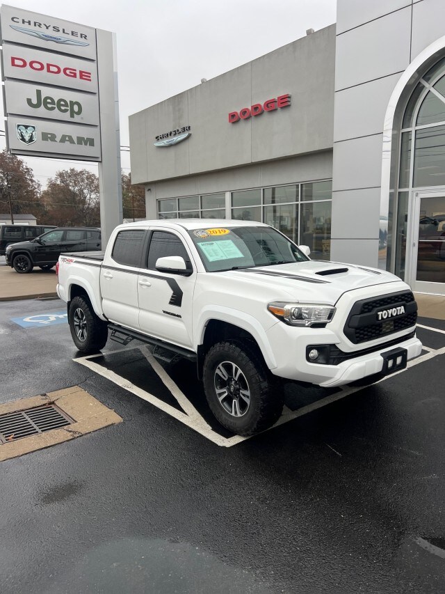 2019 Toyota Tacoma TRD Sport V6 photo 3