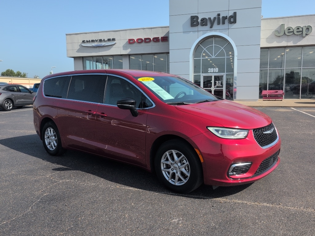 Used 2025 Chrysler Pacifica Select Passenger Van
