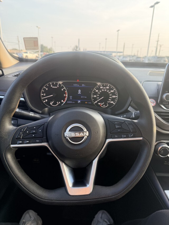 2023 Nissan Altima 2.5 SV photo 2