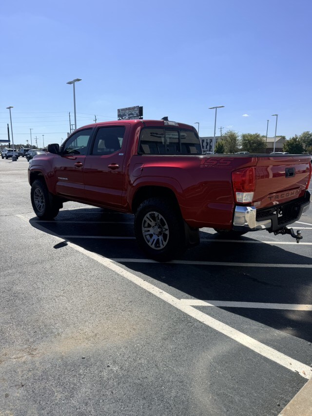 2016 Toyota Tacoma SR5 photo 2
