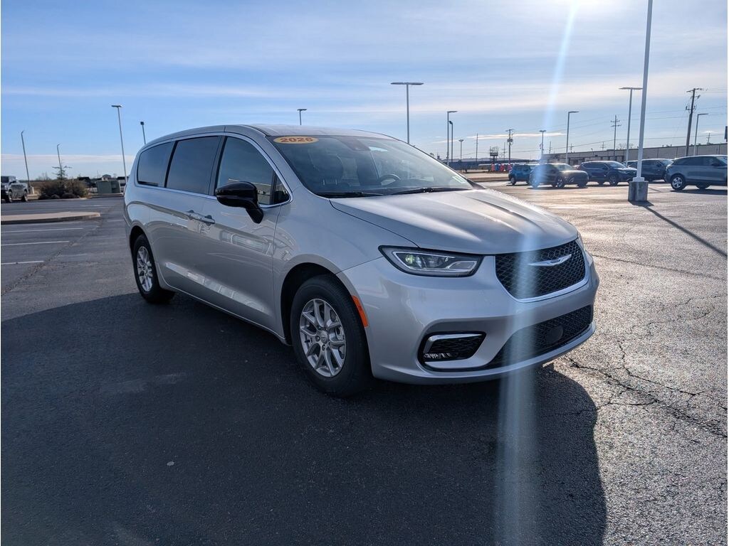 New 2026 Chrysler Pacifica SELECT Passenger Van