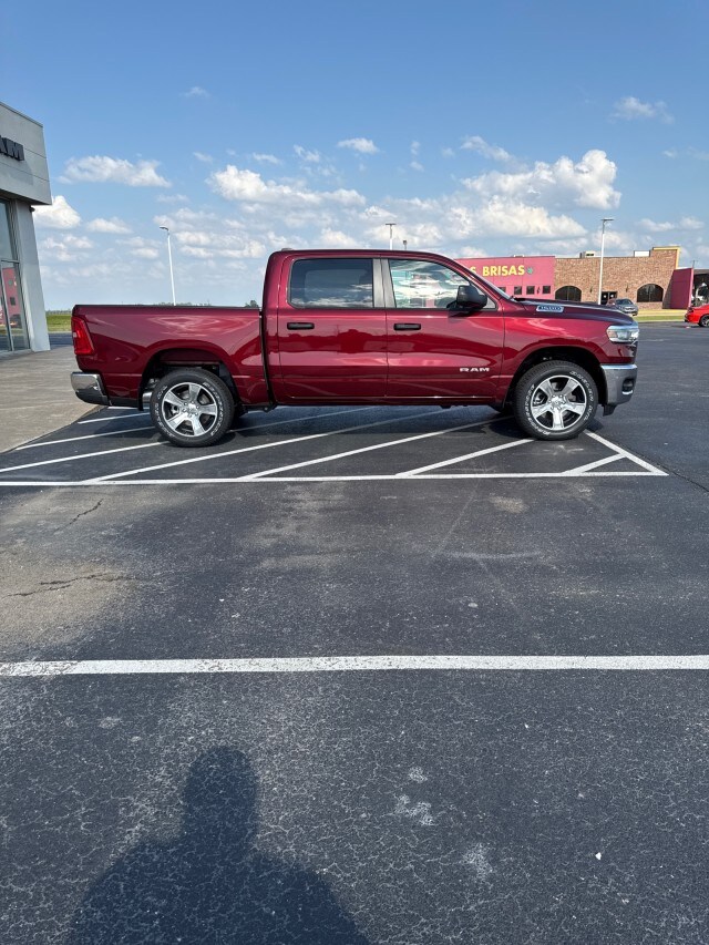 2025 Ram 1500 Tradesman photo 4