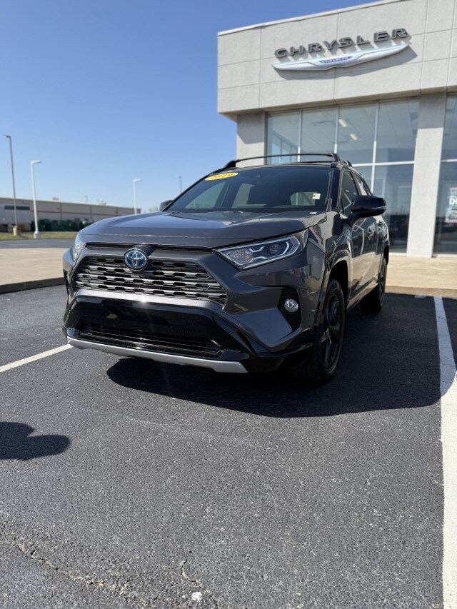 2019 Toyota RAV4 Hybrid XSE photo 2