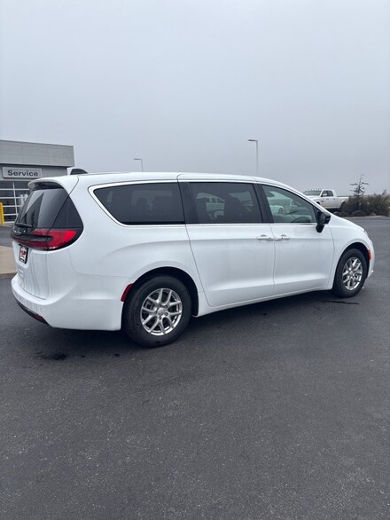 2026 Chrysler Pacifica SELECT Passenger Van