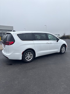 2026 Chrysler Pacifica SELECT Passenger Van