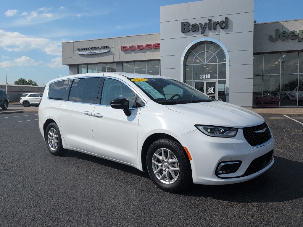 Used 2024 Chrysler Pacifica Touring L Passenger Van