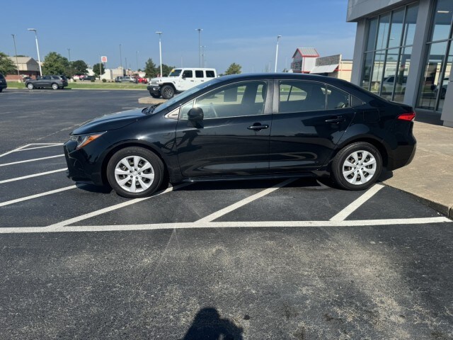 2023 Toyota Corolla LE photo 2