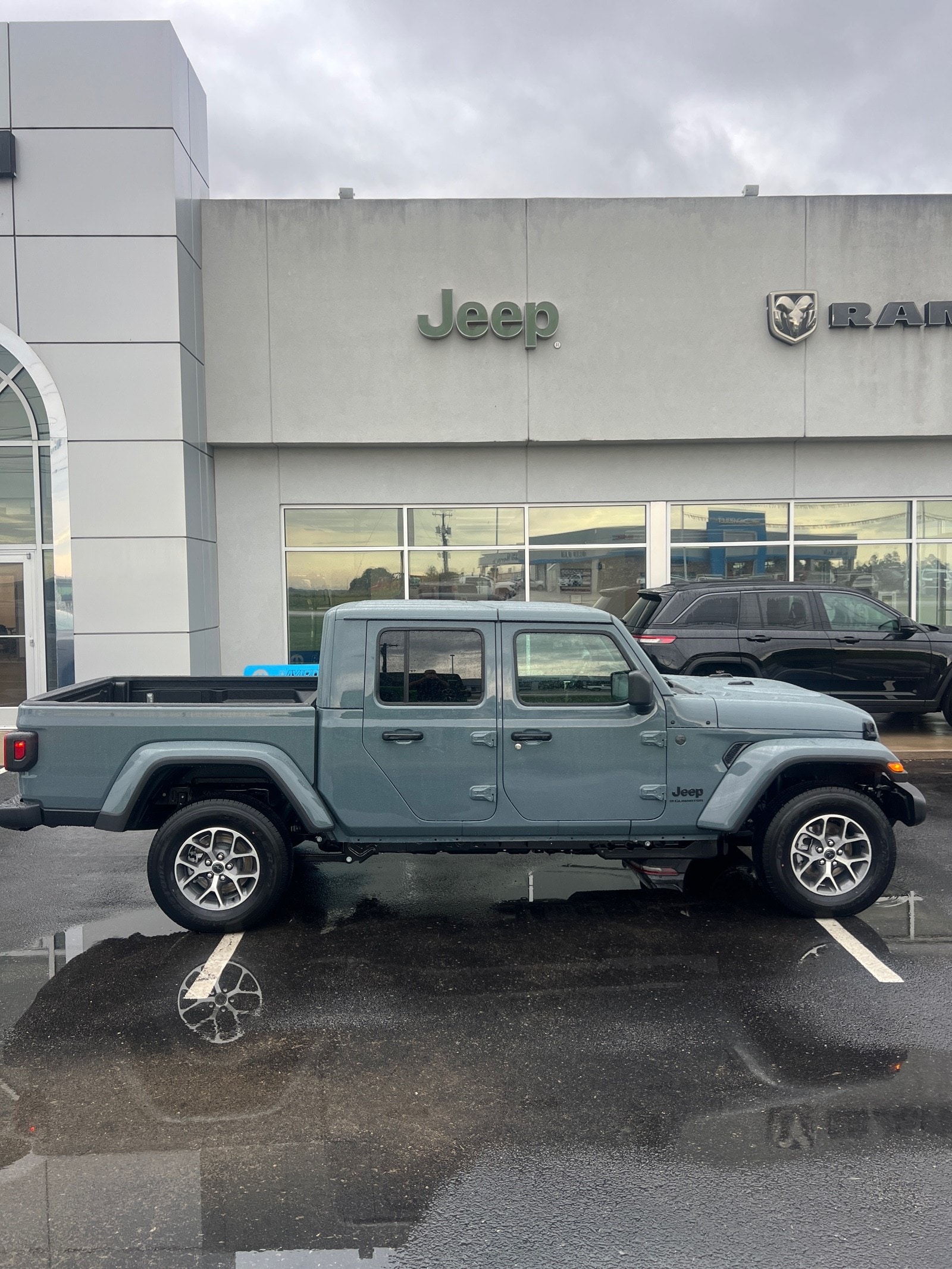 2026 Jeep Gladiator Sport S Auto's photo